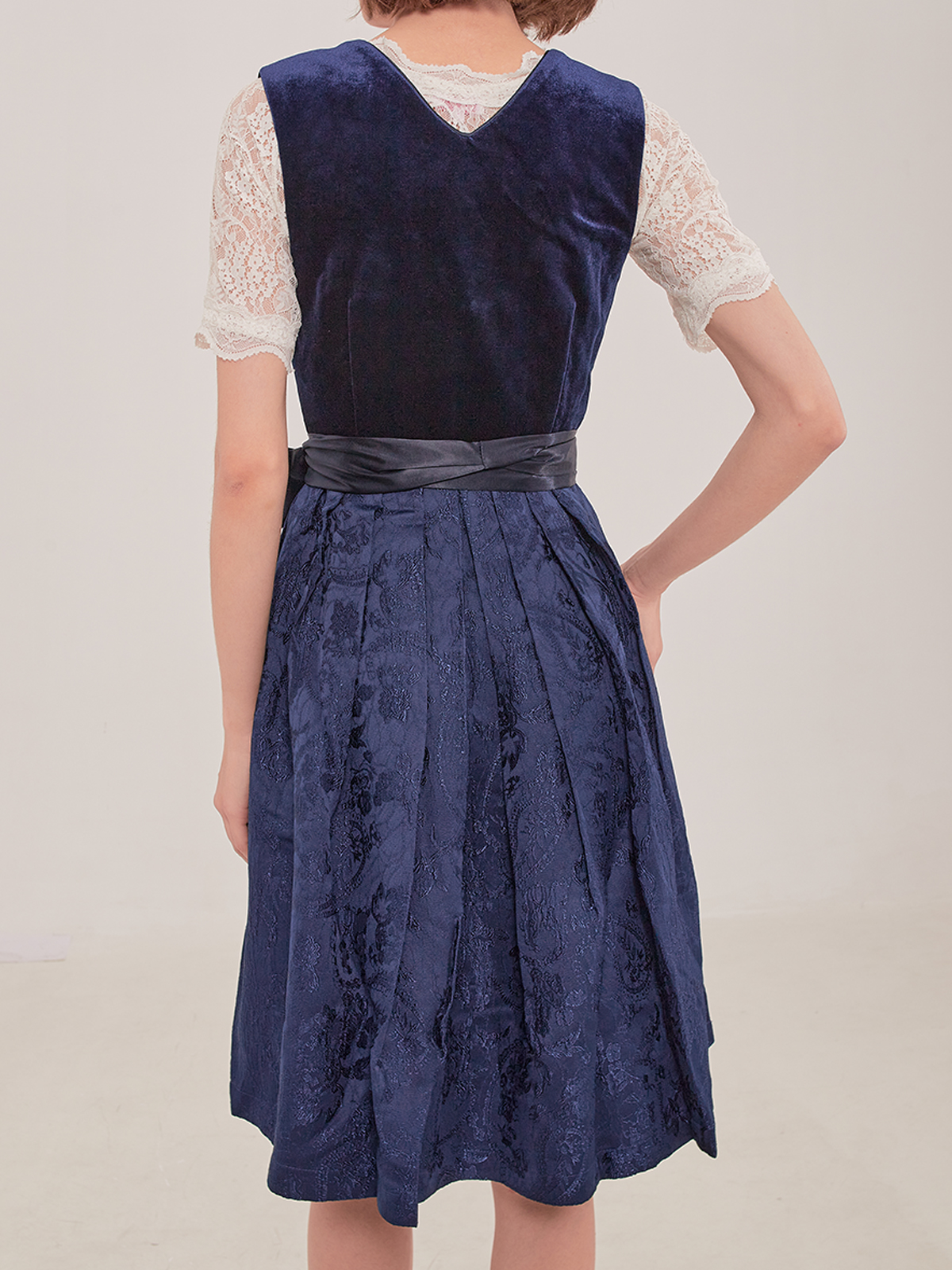 Günstiges Dirndl in Blau