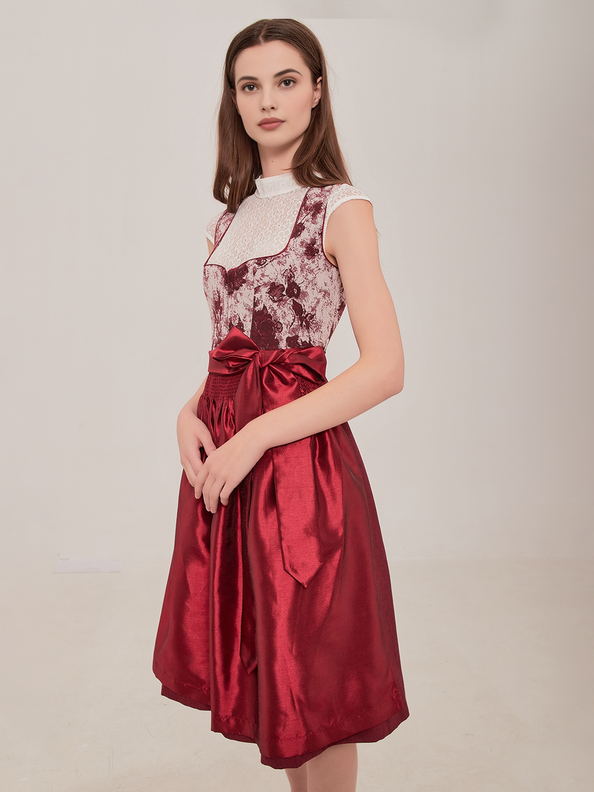 Samt Dirndl Dunkelgrün – Eleganz in Perfektion