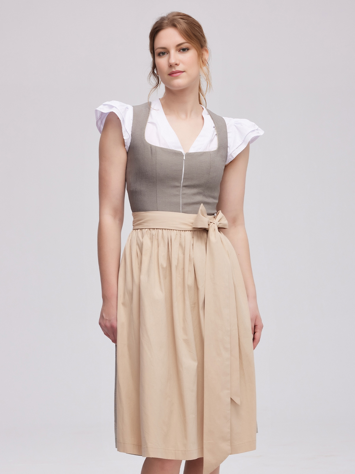 Dirndl in Rosa Grau – Eleganz mit Tradition