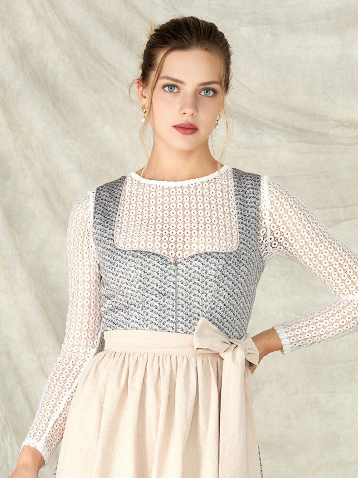 Dirndl Langarmbluse in Blau