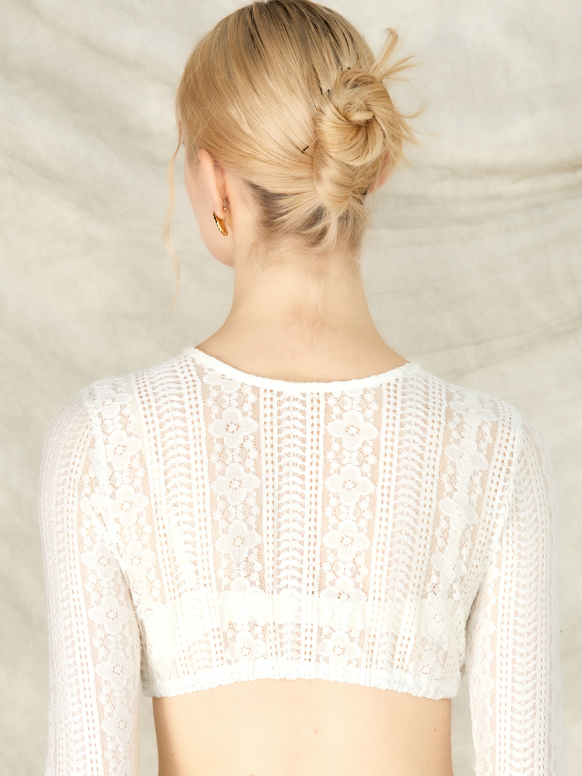 Modernes Dirndl mit eleganter Bluse