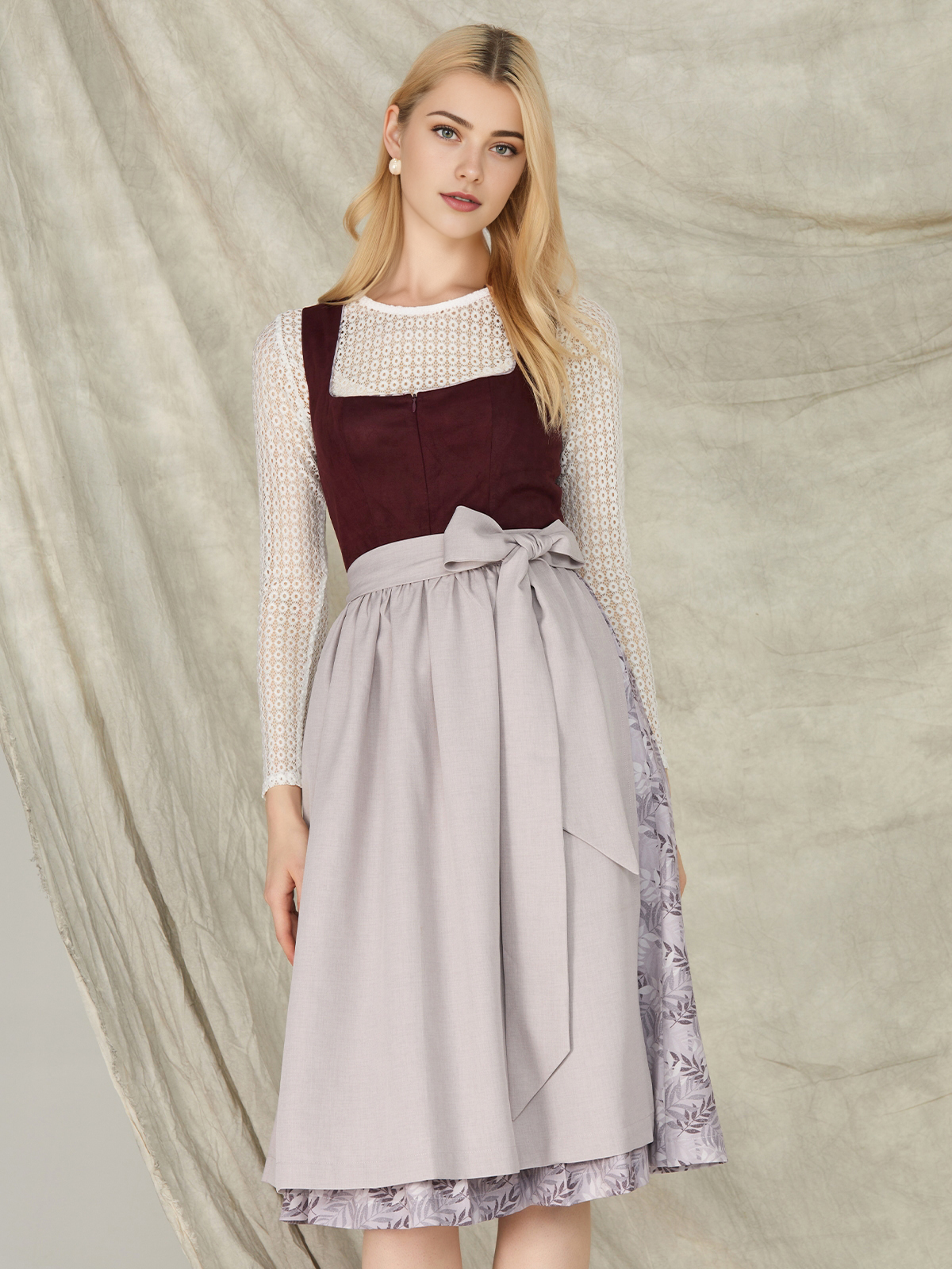 Dirndl Violett – Eleganz und Tradition vereint