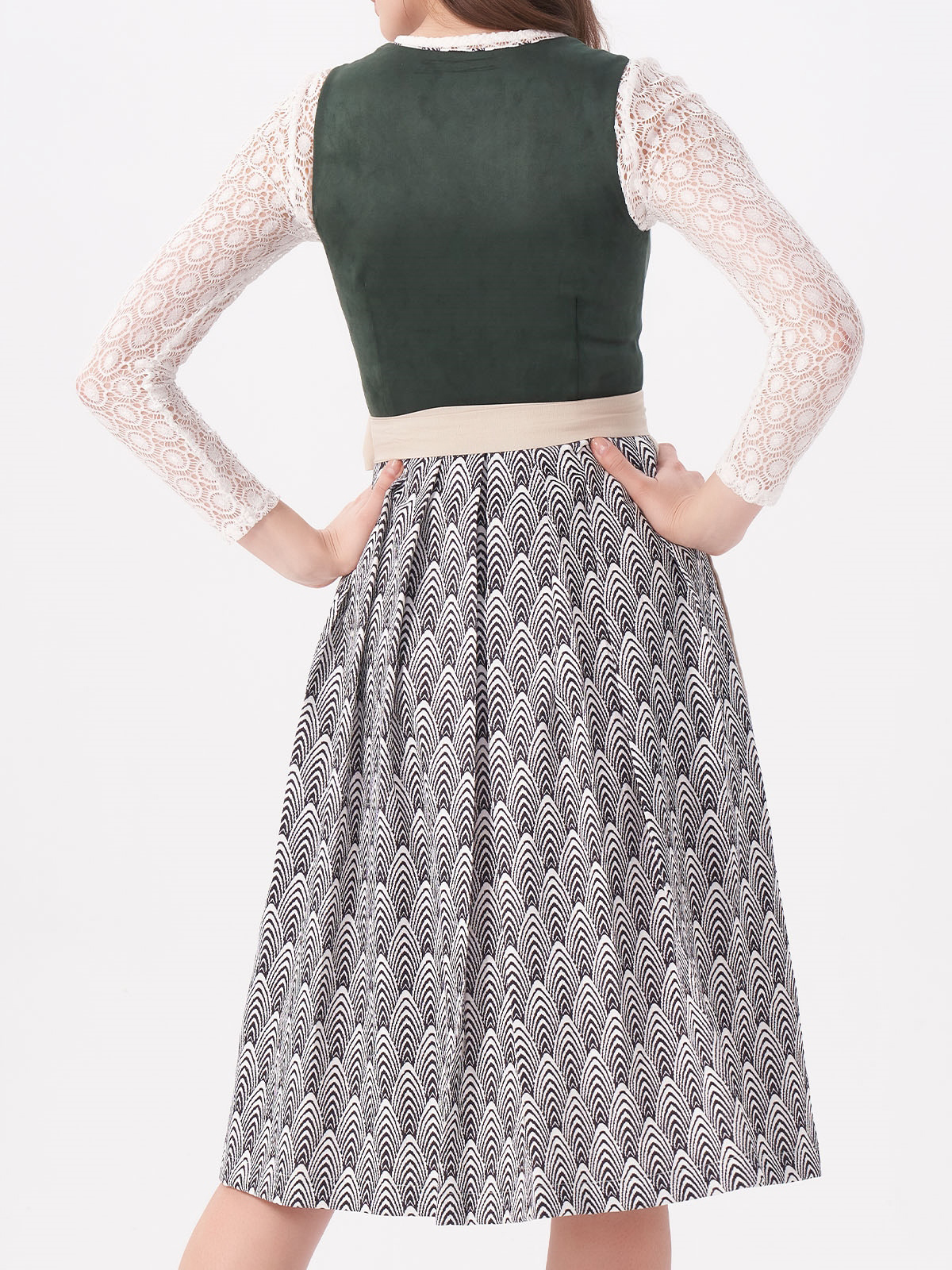 Dirndlbluse dunkelgrün – stilvolle Kombination