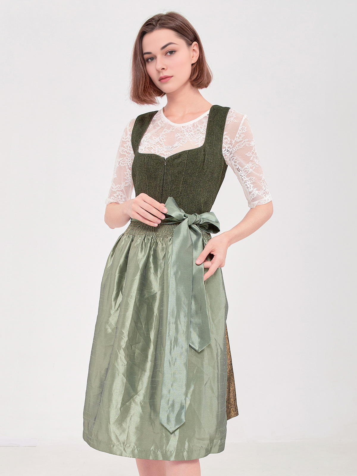 Modernes Dirndl in Grün