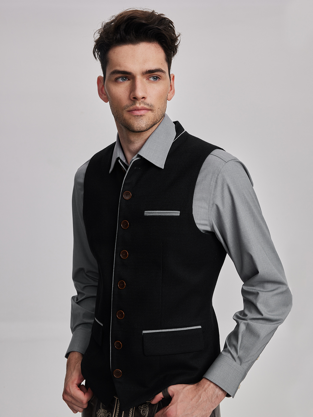 Dirndl mit Weste in Schwarz