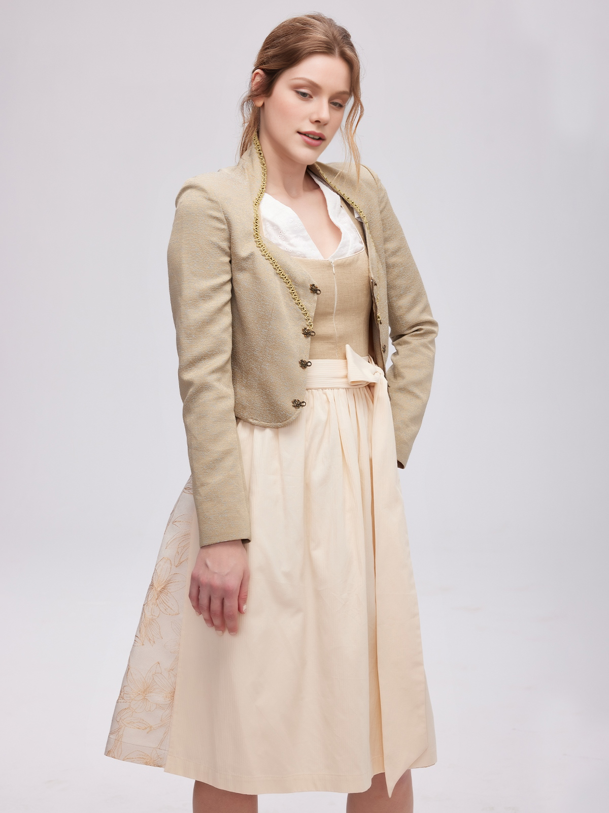 Dirndl Marineblau in eleganter Ausführung