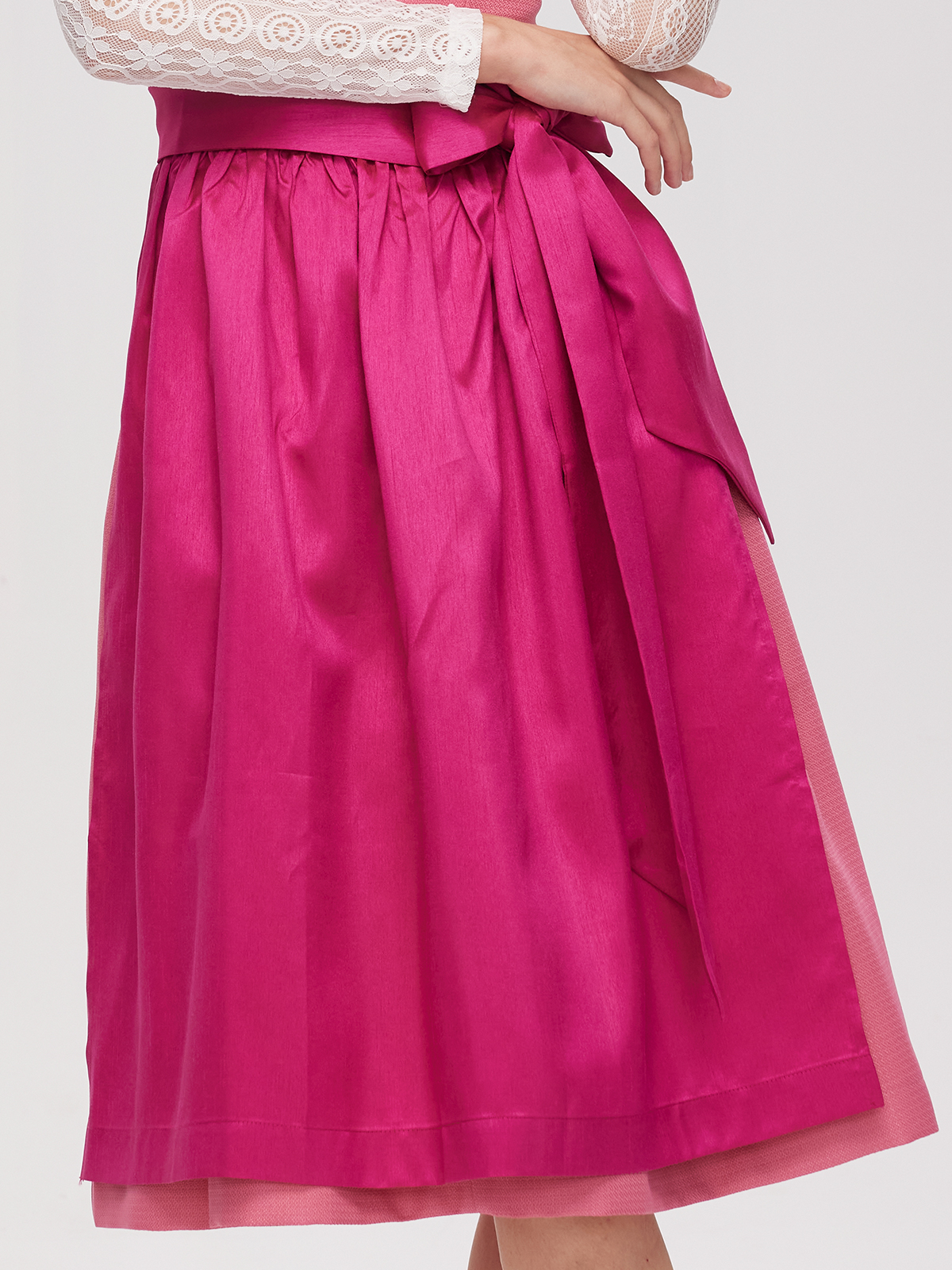 Modernes Dirndl in Pink und Hellblau
