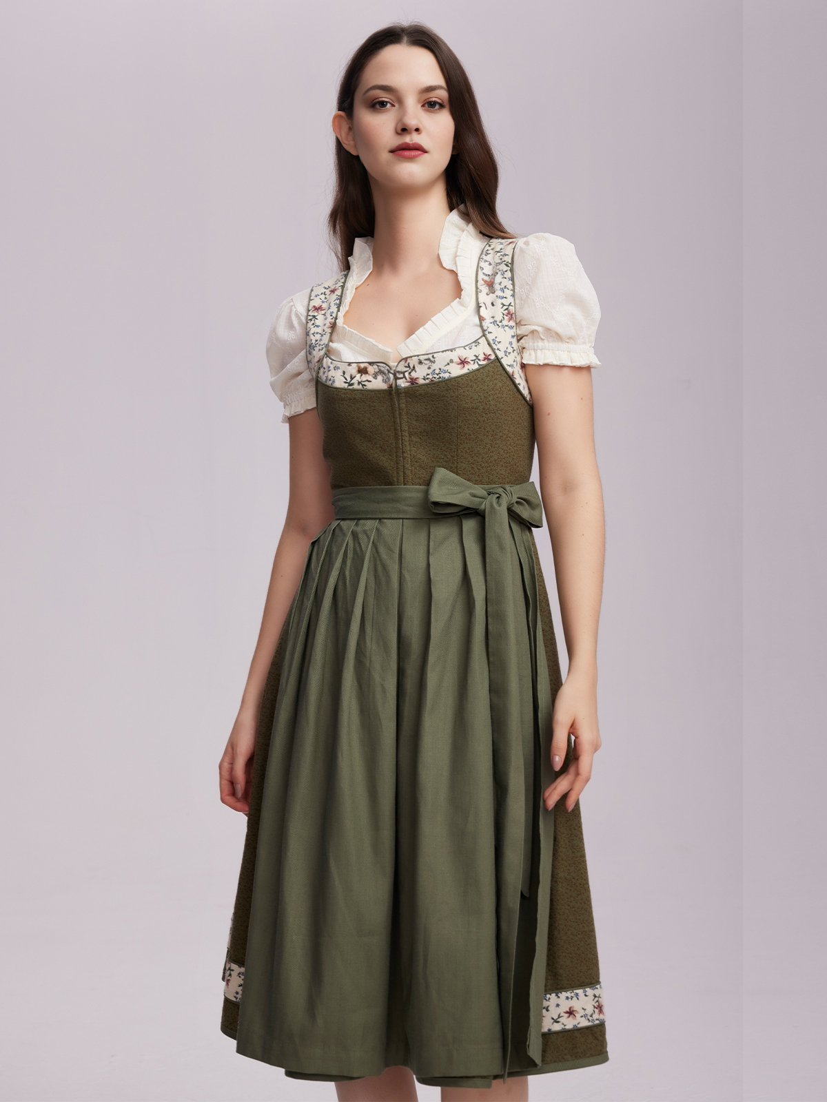 Dirndl mit Lochspitzen-Bluse