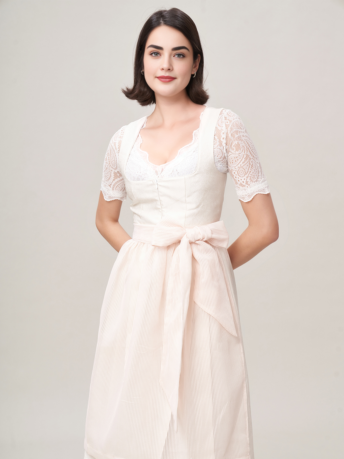 Modernes Dirndl in Beige