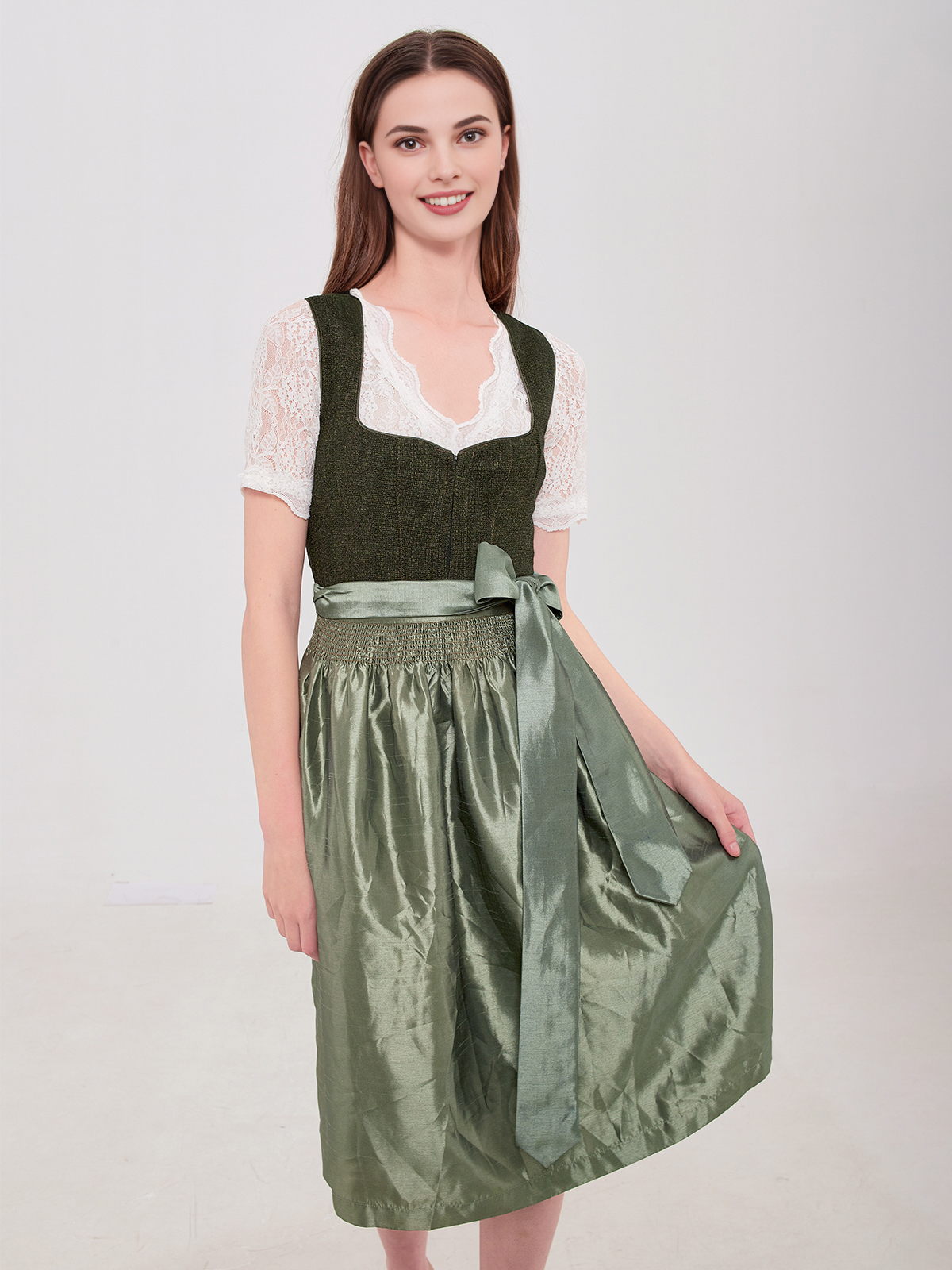 Modernes Dirndl in Grün