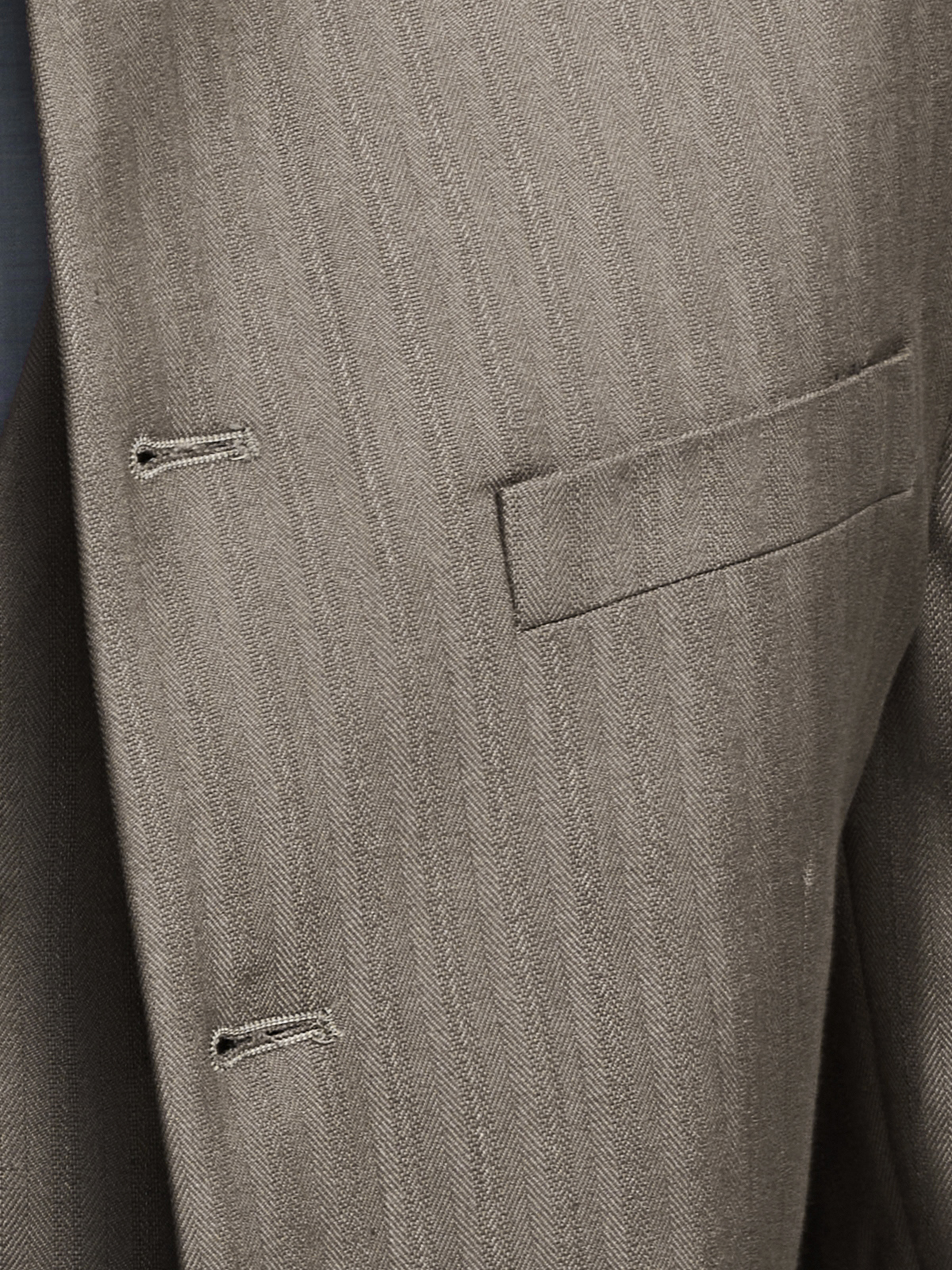 Modernes Dirndl in Braun mit urbanem Styling