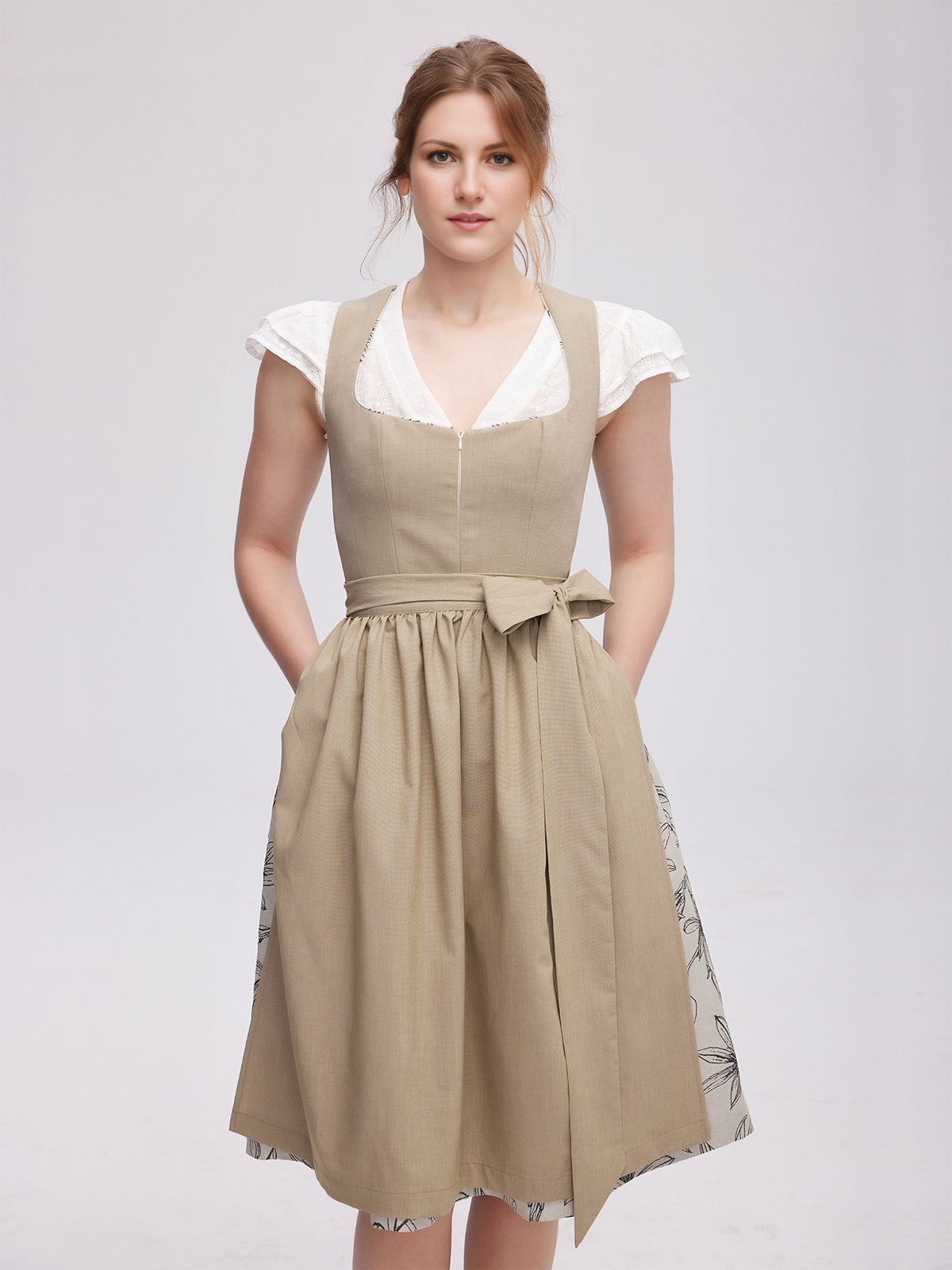 Modernes Dirndl in Grün