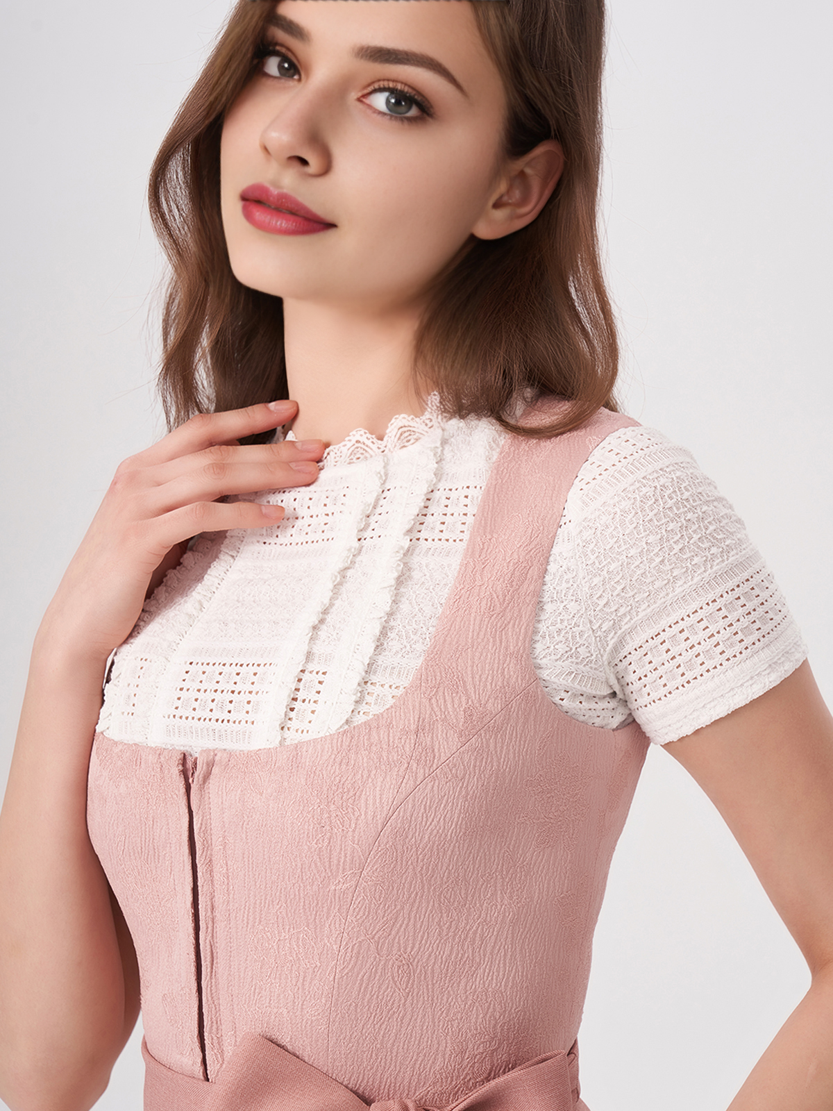 Dirndlbluse kurzarm in Rosa mit Spitzenverzierung