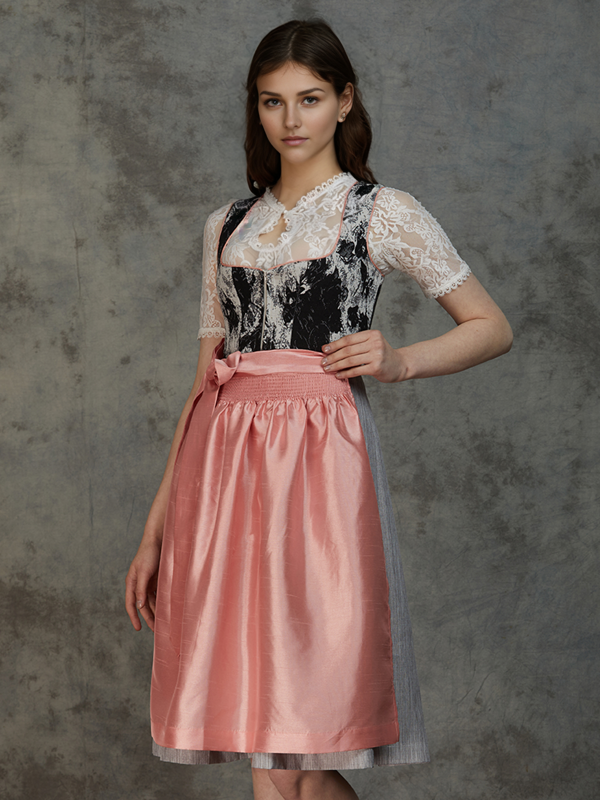 Elegante weiße Kinderbluse mit Spitzenverzierung