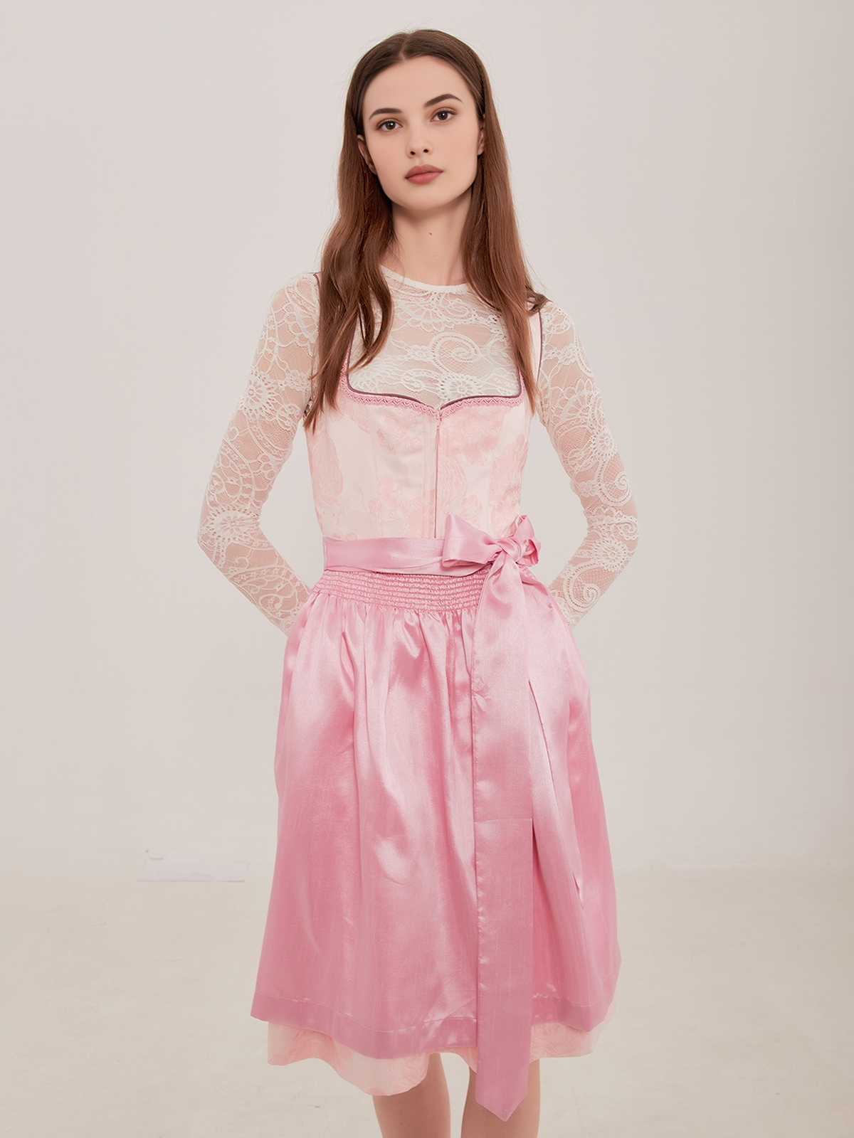 Dirndl in Blau – Eleganz und Tradition vereint