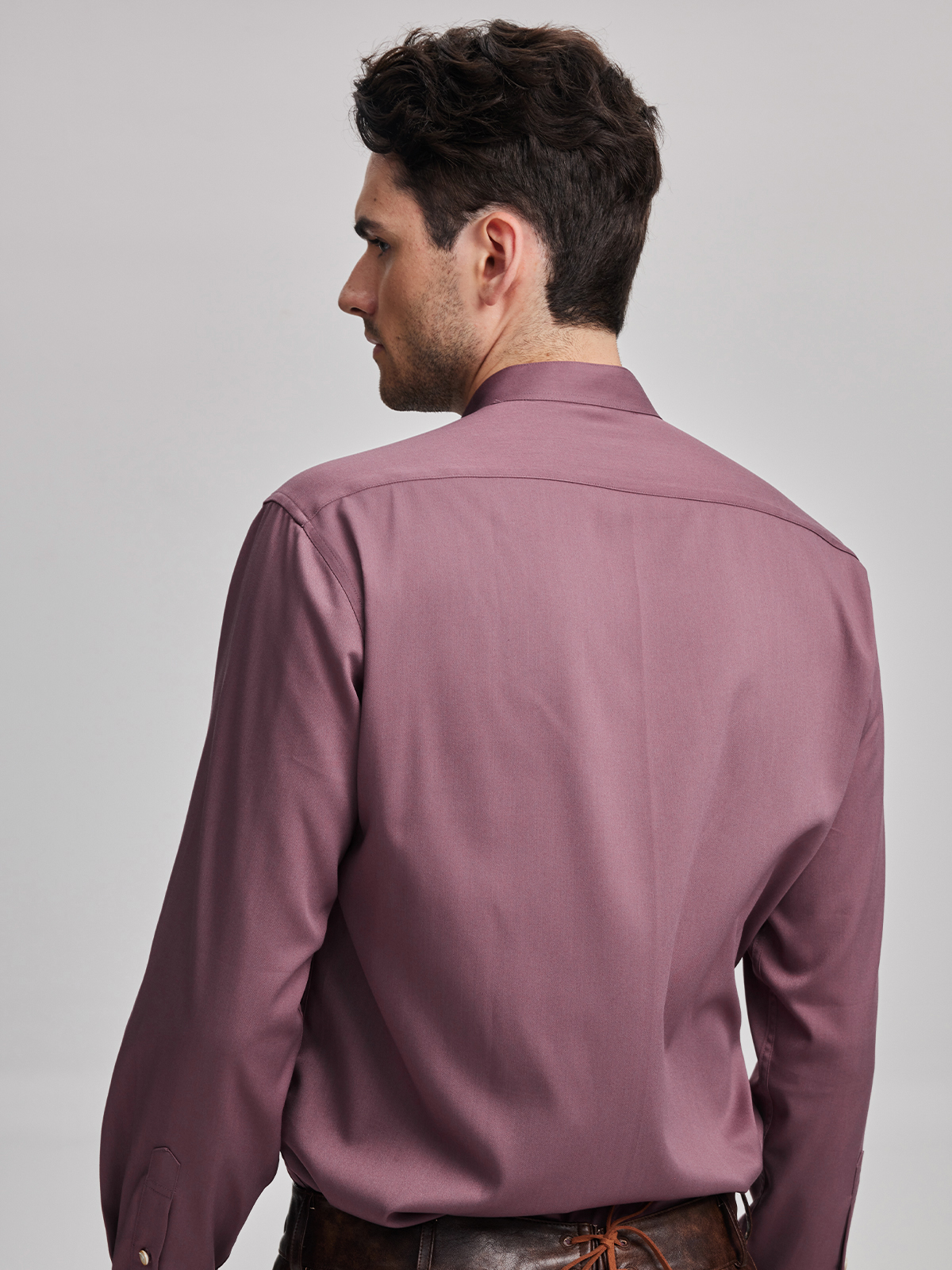 Modernes Dirndl in Rosa mit Spitzenbluse