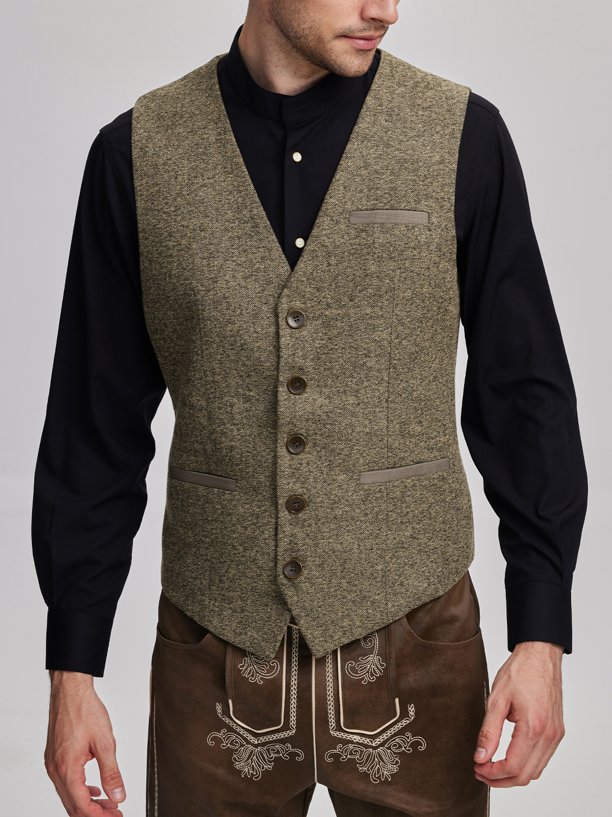 Traditionelles gelbes Dirndl mit modernem Schnitt