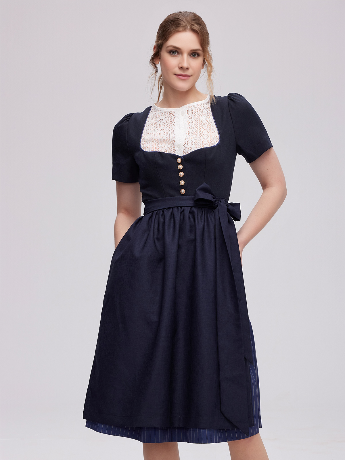 Stylisches graues Sakko mit Jeans