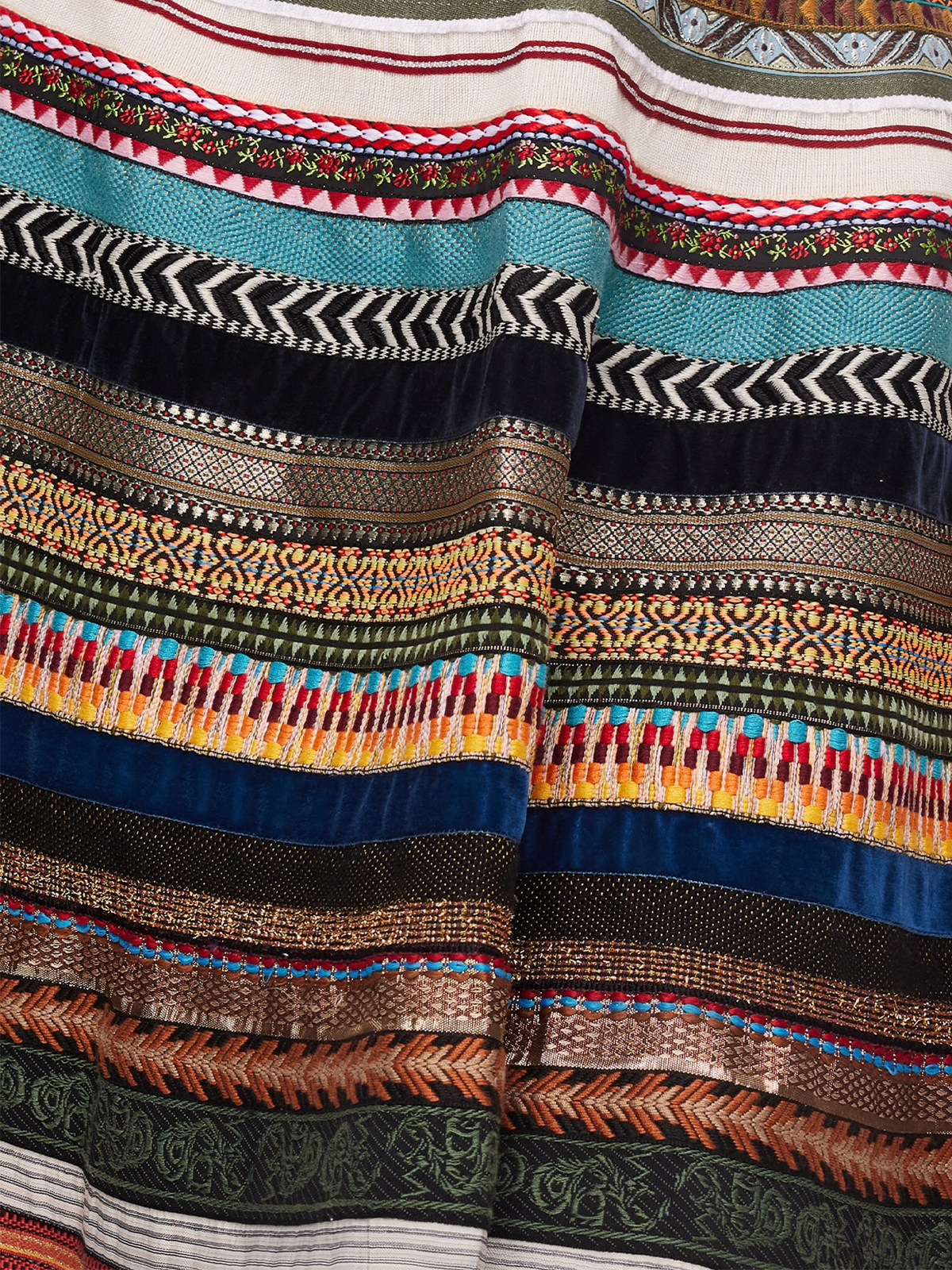 Elegantes blaues Dirndl mit modernem Schnitt