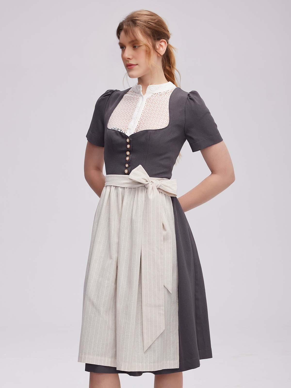 Dirndlbluse in oliv – stilvoll und vielseitig