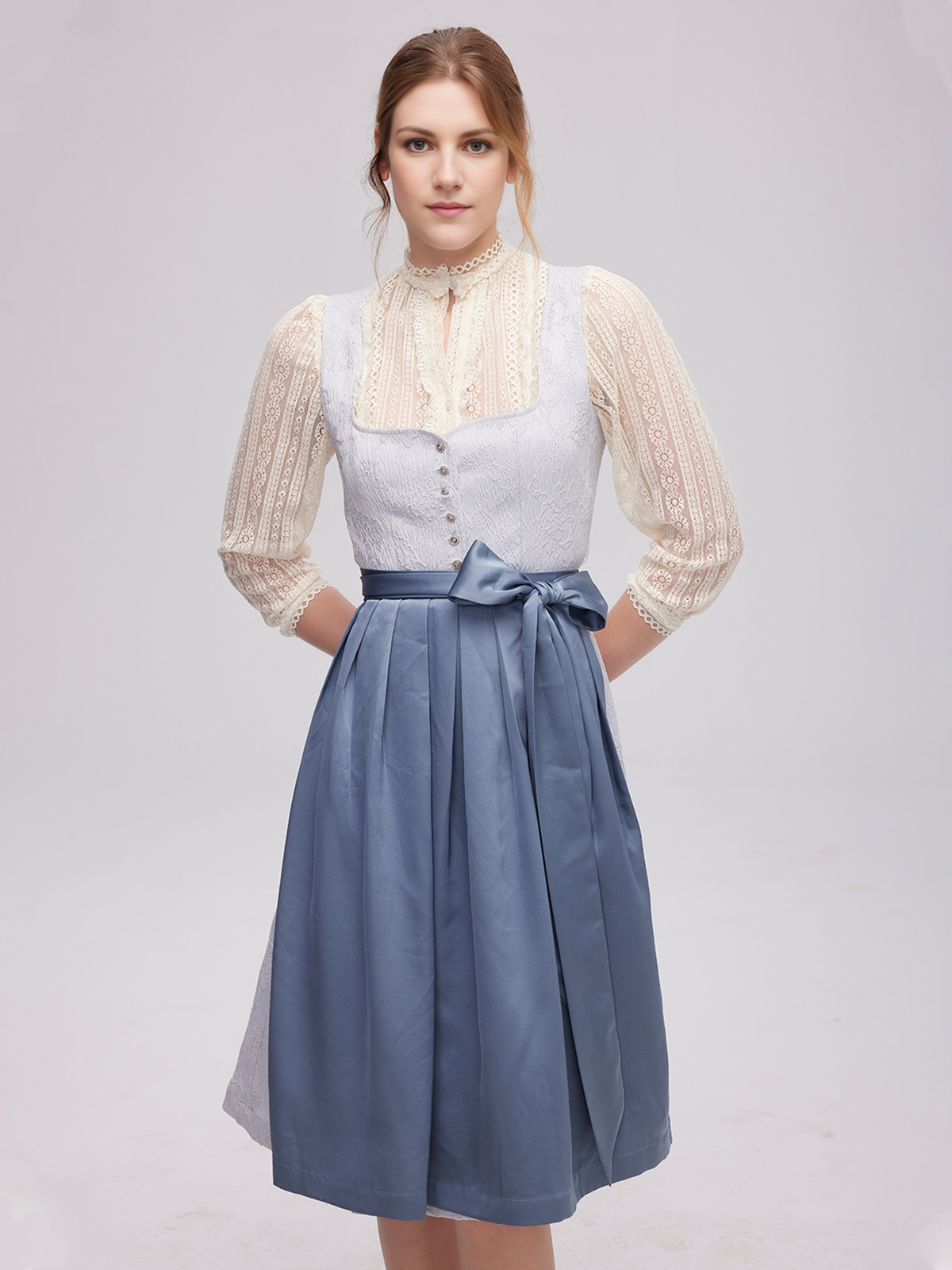 Traditionelles Dirndl in Blau