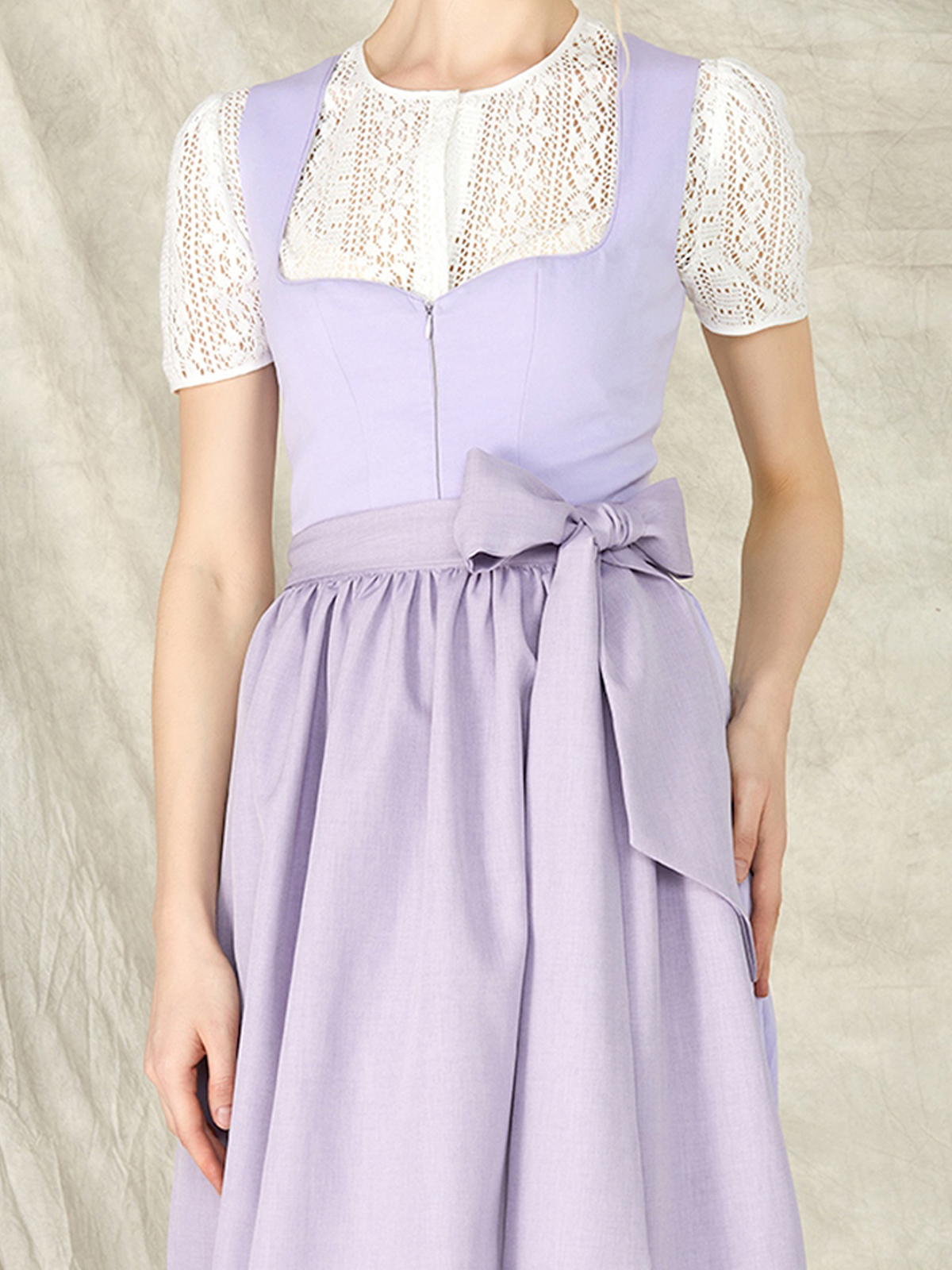 Elegante Langarm Dirndl Bluse in Lila