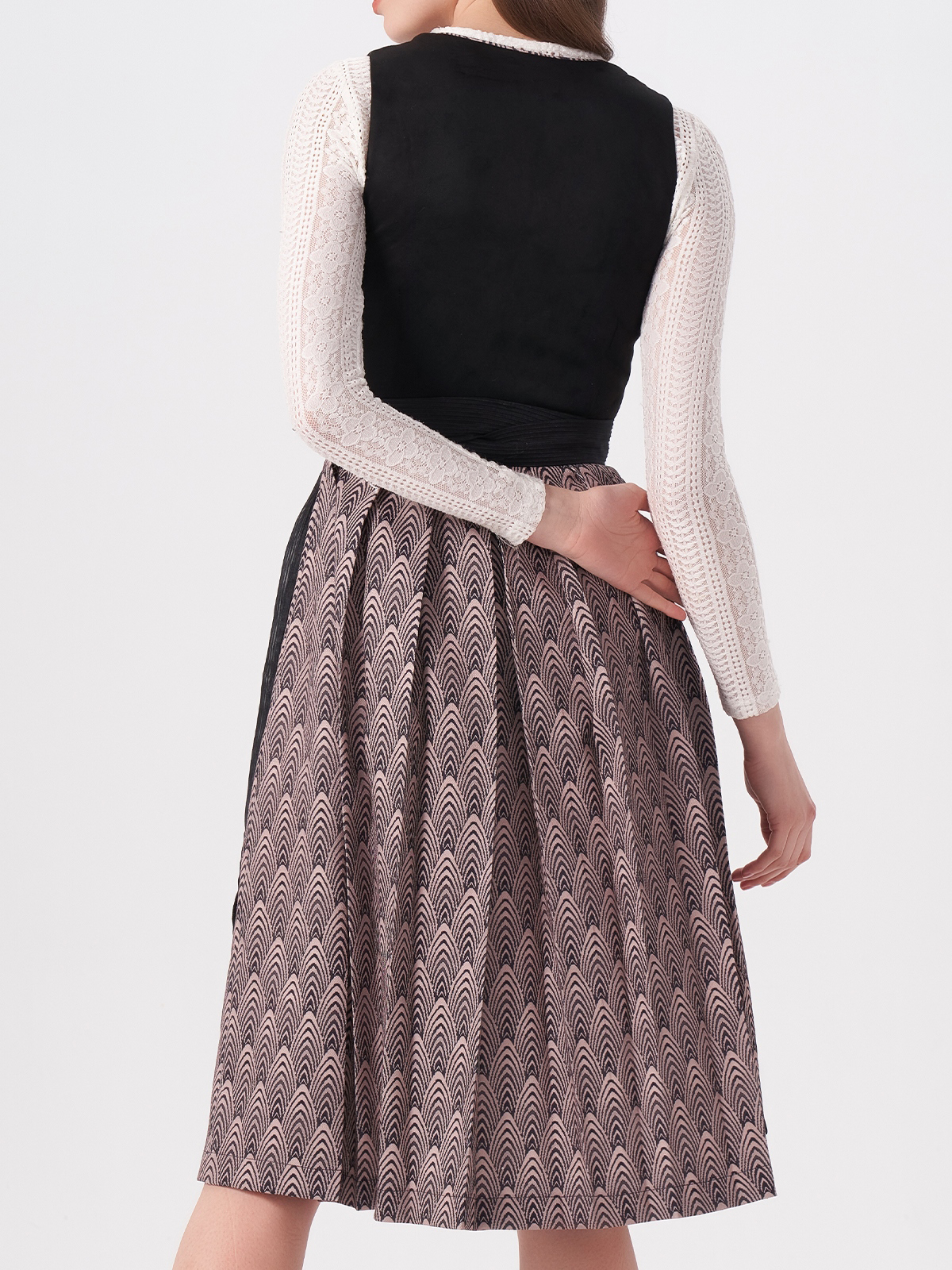 Elegantes schwarzes Dirndl mit modernem Schnitt