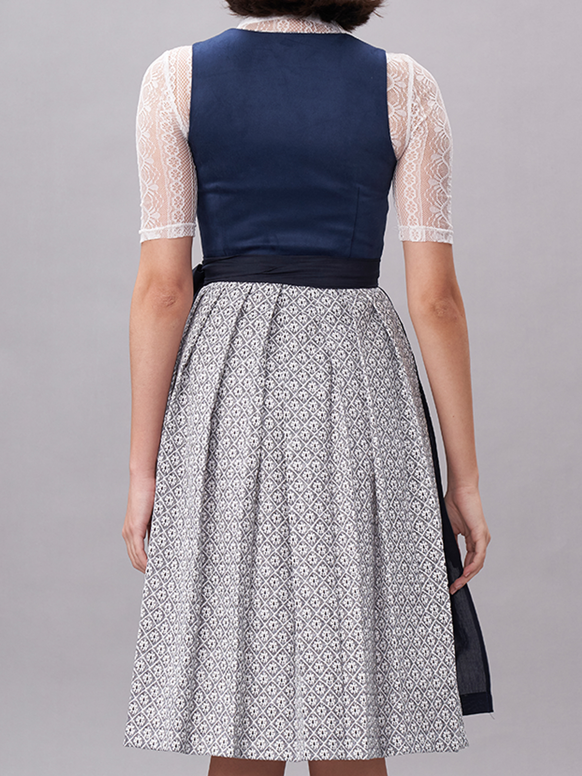 Dirndl in sattem Grün