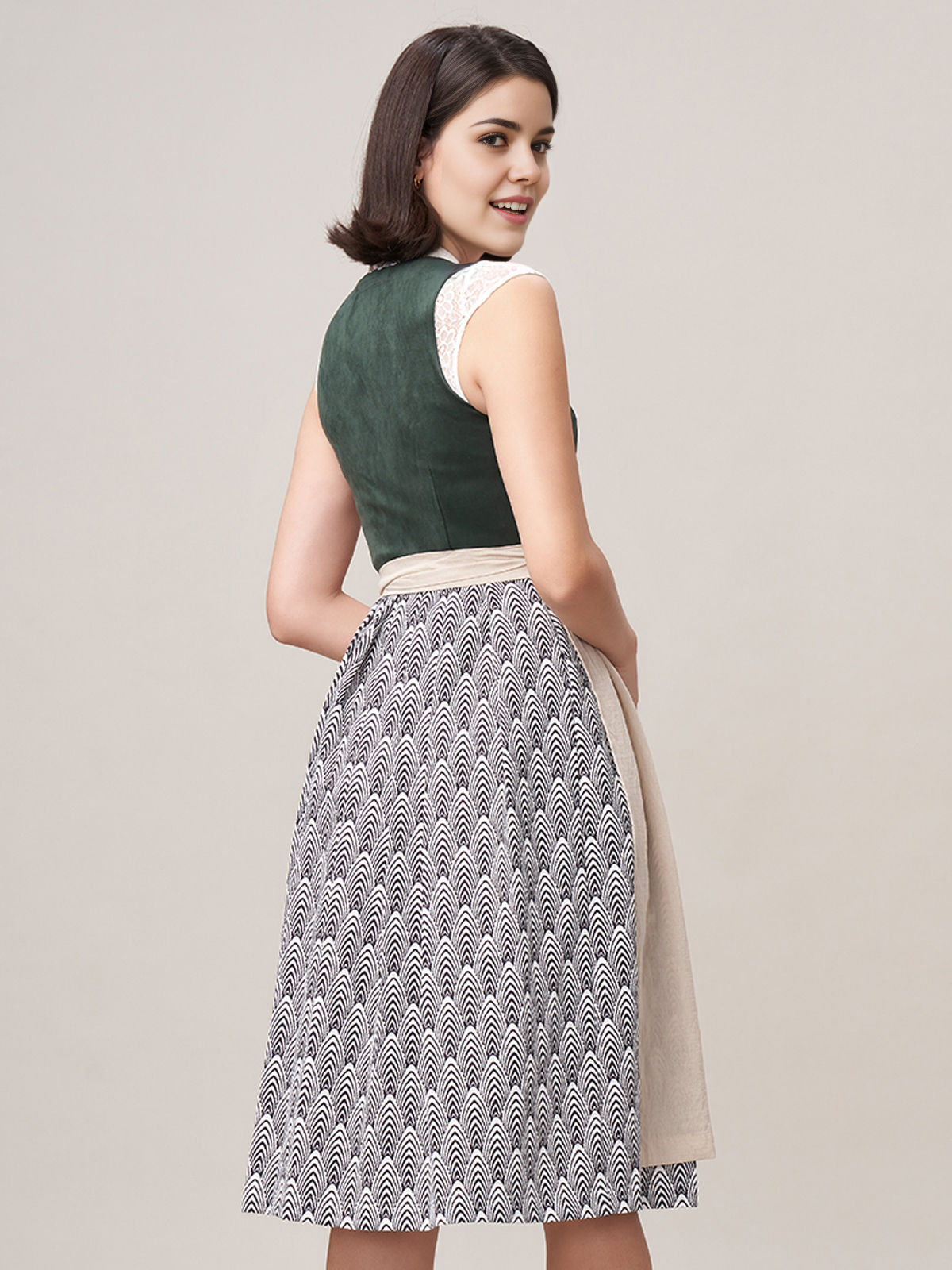 Elegantes blaues Dirndl mit grünen Akzenten