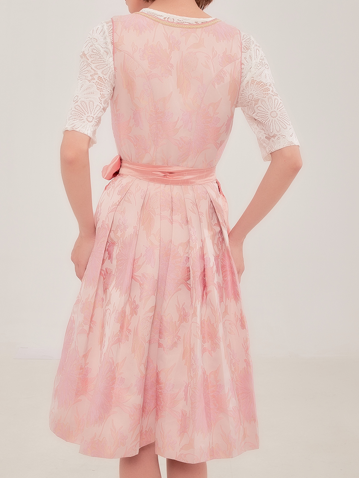 Dirndlbluse in Braun mit rosa Dirndl