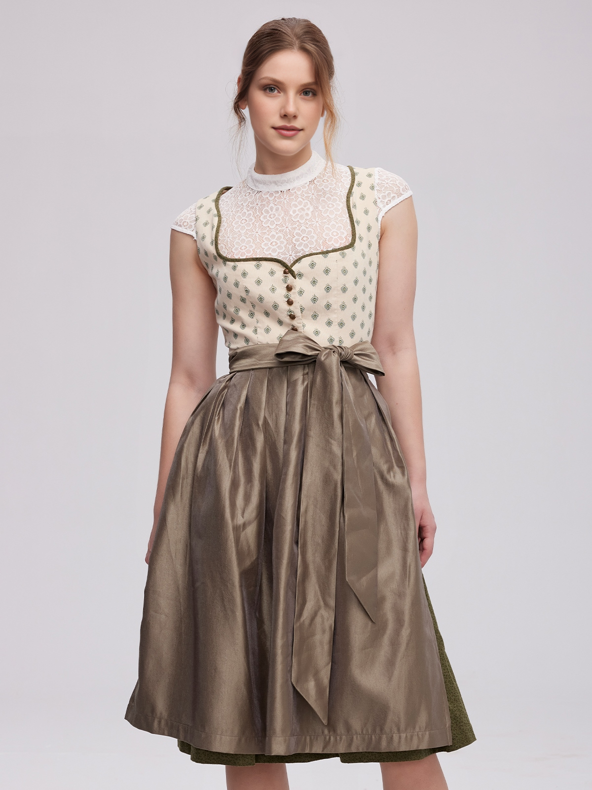 Traditionelle Trachtenhemden in verschiedenen Farben