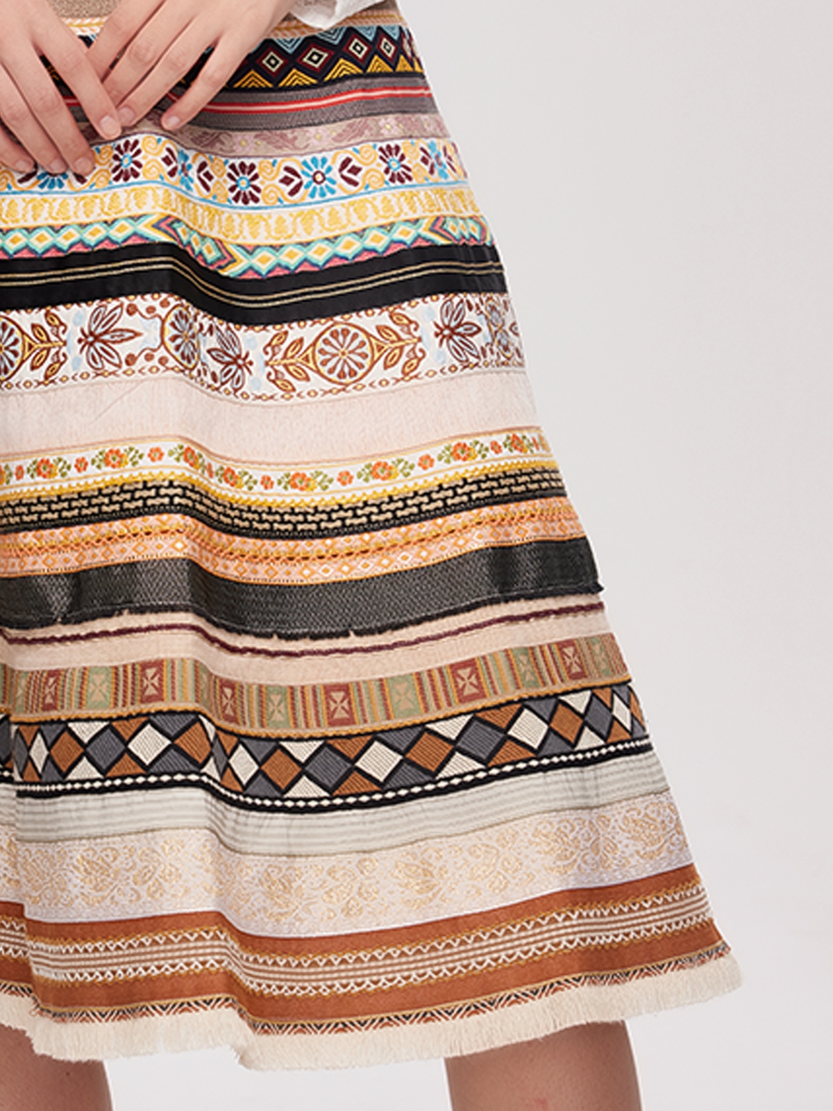 Ein gelbes Mini-Dirndl von Ehreer, perfekt für moderne Trachtenfans