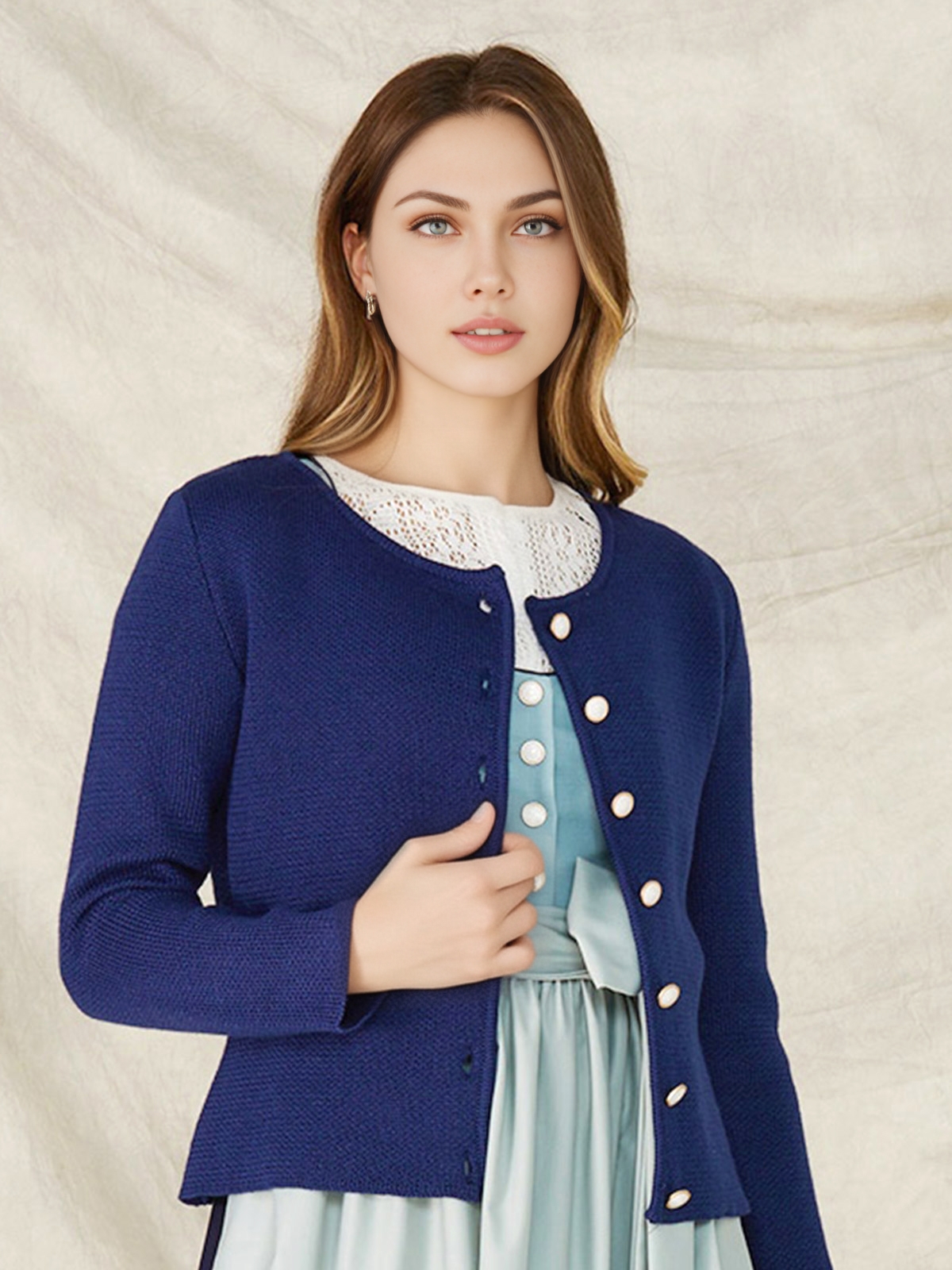 Dirndl in Marineblau