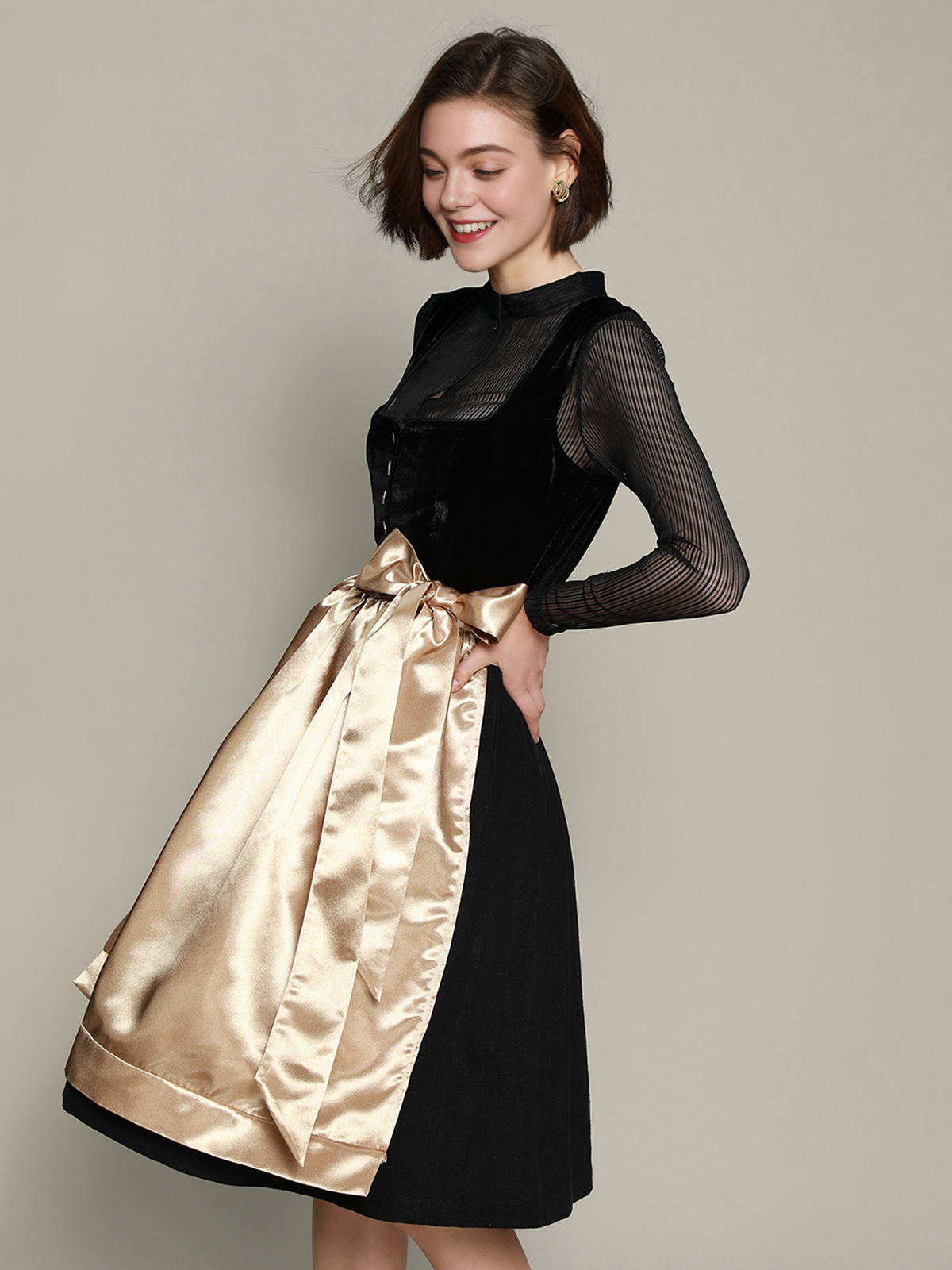 Dirndl mit 70 cm Rocklänge