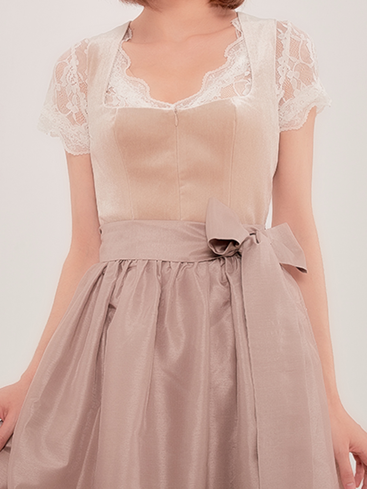 Braun Blaues Dirndl – Tradition trifft Moderne