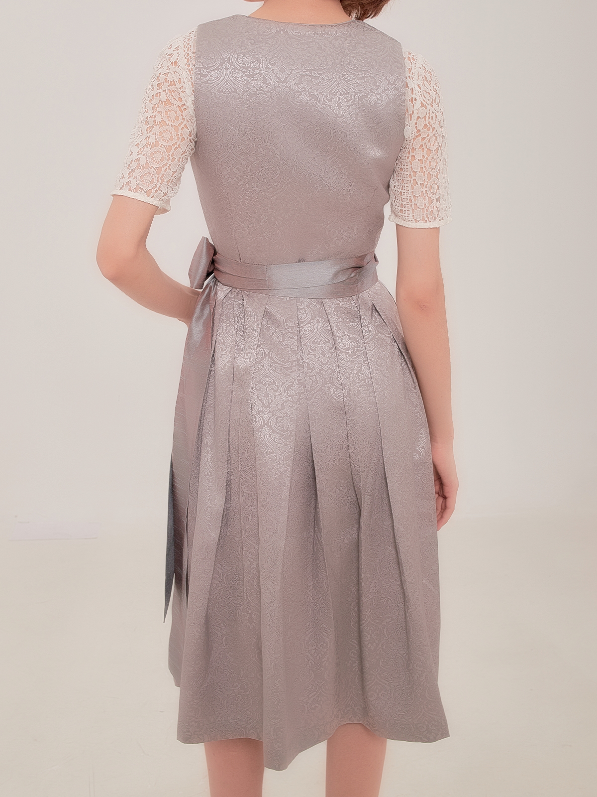 Dirndl Pink Rosa – Eleganz und Tradition