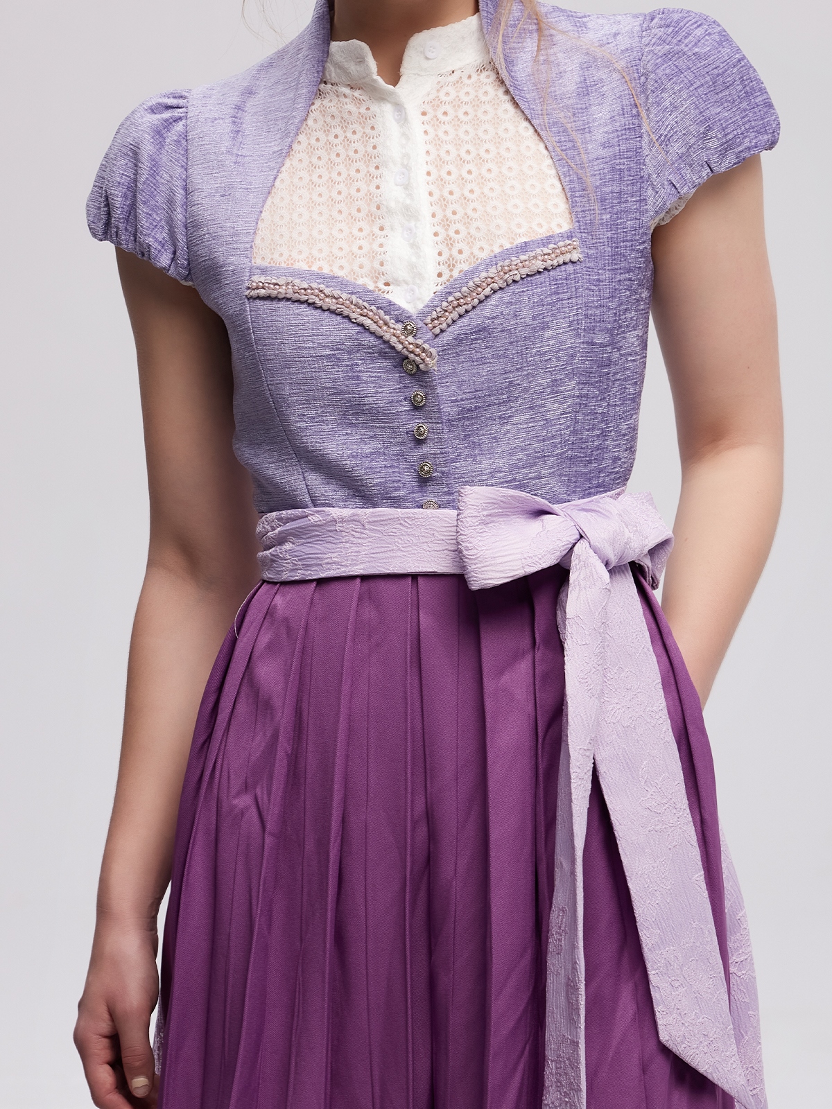 Dirndlbluse in Weinrot