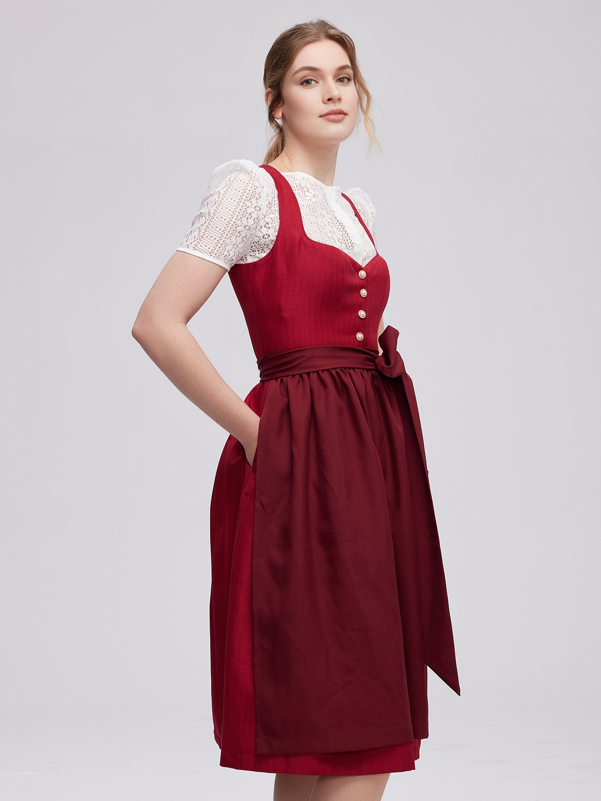 Modernes Dirndl in Rot